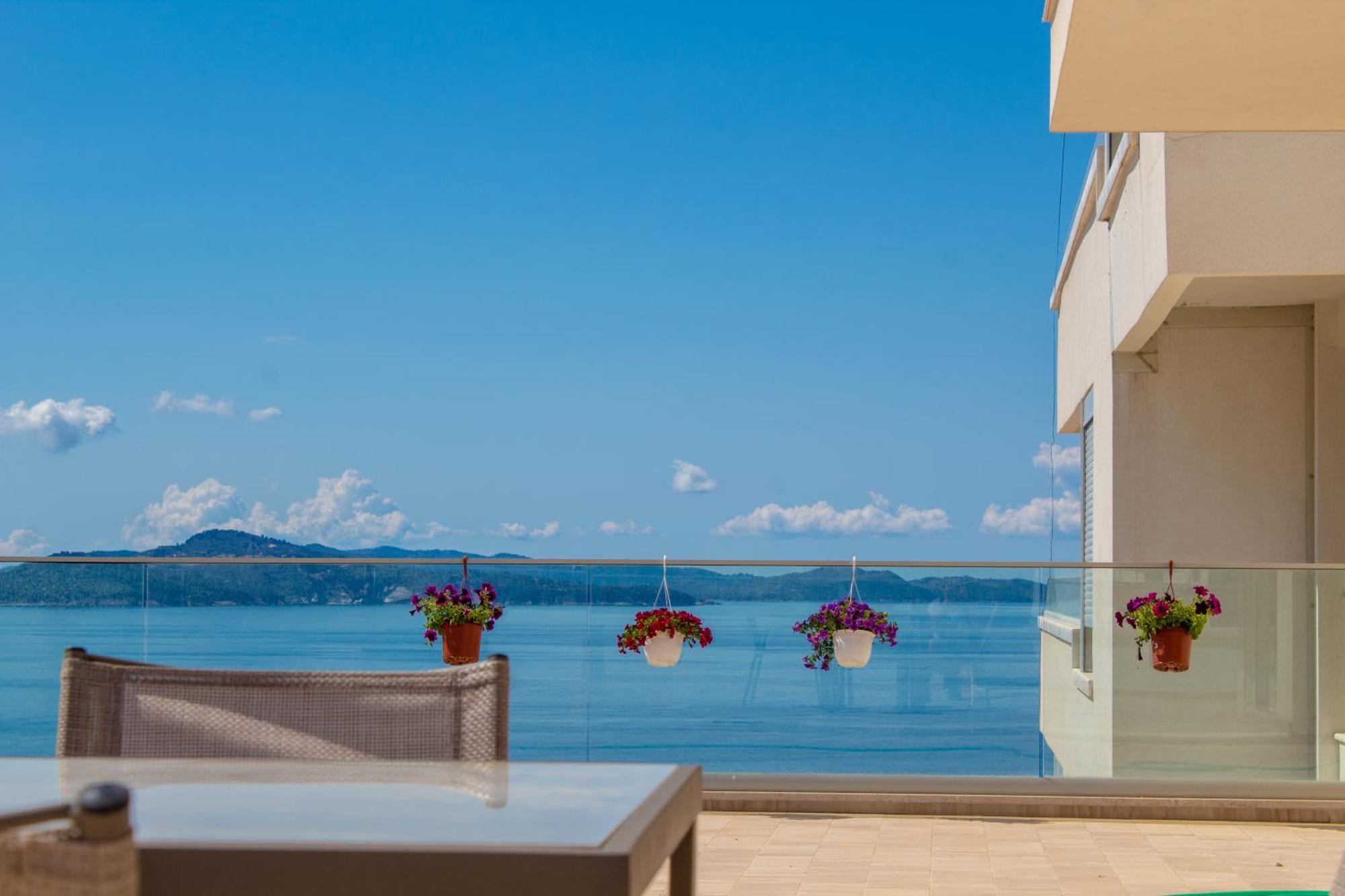 Luxury Sea View Apartaments Sarandë 外观 照片